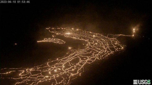 استمرار ثوران بركان كيلوا لليوم الرابع في #هاواي.. وثورة بركان مايون يجبر 6 آلاف شخص على الفرار شمال #الفلبين #العربية