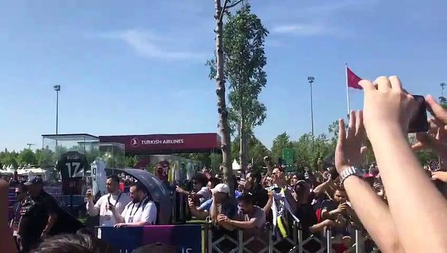 La Coppa lascia il Champions Festival per dirigersi verso lo stadio Ataturk