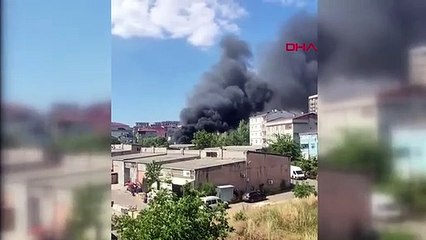 Pendik'te Hurda Deposunda Yangın Çıktı