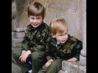 La complicata relazione di William e Harry: una cronologia dai ragazzi felici alla spaccatura reale