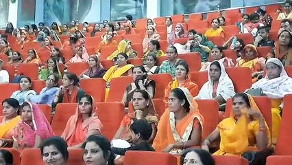 कार्यक्रम में मौजूद बहनें