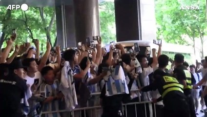 Pechino, accoglienza da star per Messi in tour con l'Argentina