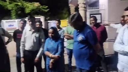 श्याम नगर के अयोध्या पथ पर सडक़ धंसी, आधा ट्रक समा गया