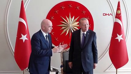 Cumhurbaşkanı Erdoğan'ı ziyaret eden FIFA Başkanı Infantino, yanında da iki hediye getirdi