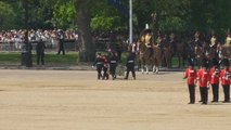 Tres soldados británicos se desmayan por el calor durante los ensayos de un desfile en Londres
