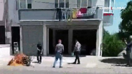 Satın aldığı motosikleti dolandırıldığı iddiasıyla benzin döküp böyle ateşe verdi