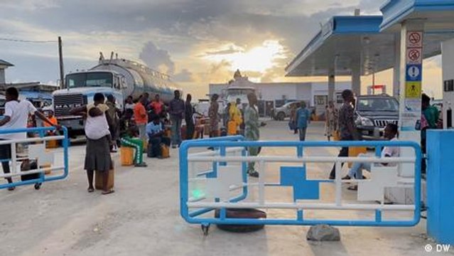 Panic-buying at the pumps as Nigeria scraps fuel subsidy