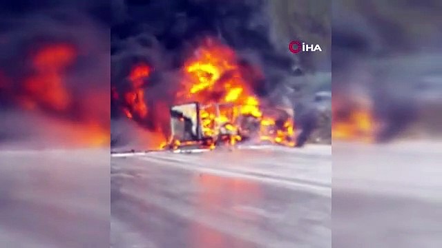 Un incendie s'est déclaré à la suite de la collision d'un camion chargé de matières chimiques et d'un autre camion à Erzincan, 2 chauffeurs sont morts