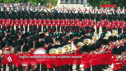 Télécharger la video: İngiliz muhafız törende sıcaktan bayıldı