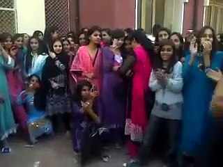 Pakistani Coleg Girl Dance 2012