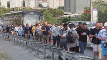 Atatürk Olimpiyat Stadı çevresinde trafik oluştu: Taraftarlar yürüyerek stada gitti
