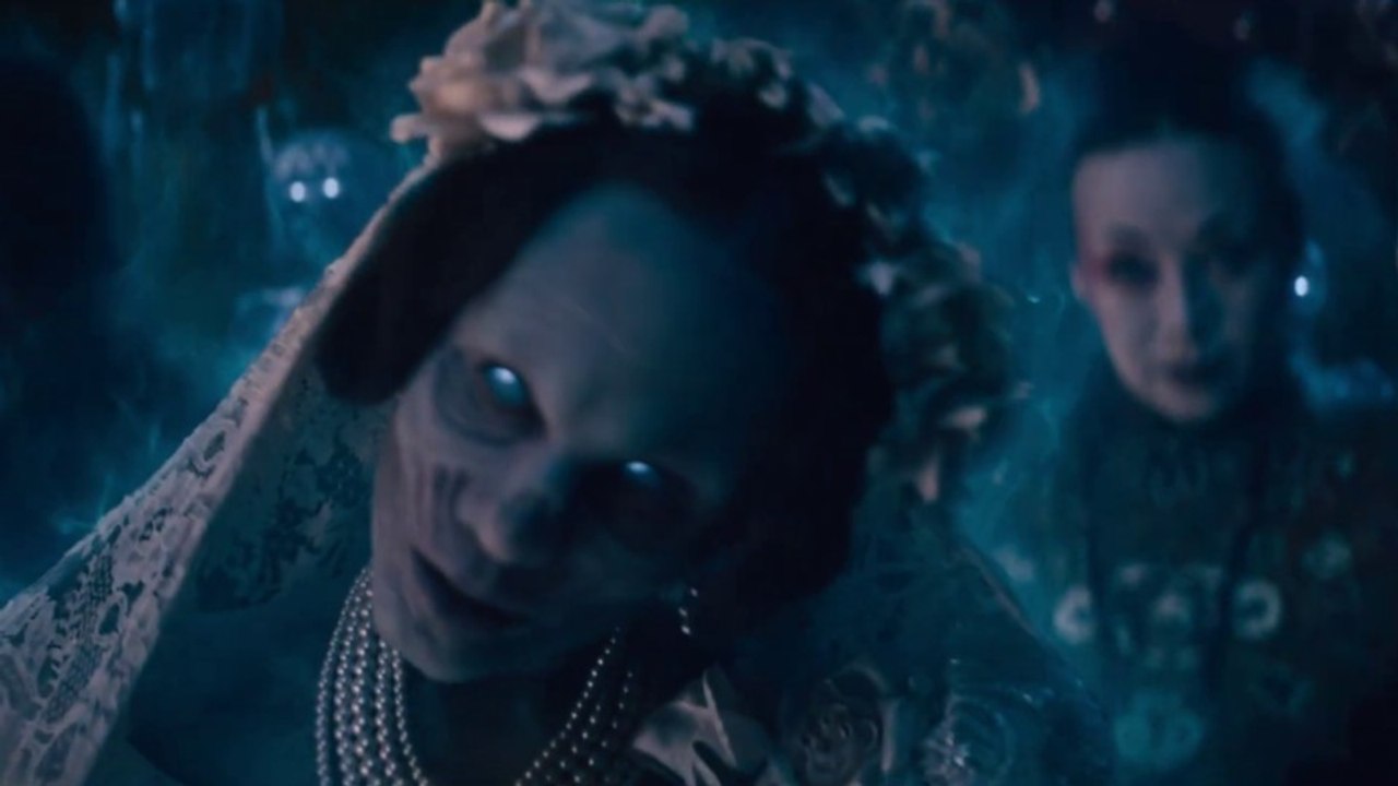 In Disneys Die Geistervilla geben sich die großen Stars die Klinke in die Hand