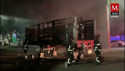 Caja de tráiler abandonada se incendia en calles de Iztacalco en Ciudad de México