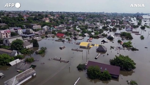 Ucraina, diga Kakhovka: gli allagamenti a Kherson visti dall'alto