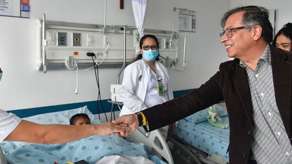 Petro visita a los niños encontrados en la selva