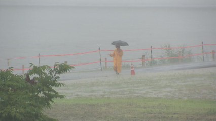 [날씨] 오후 한때 요란한 소나기...돌풍·우박 주의 / YTN