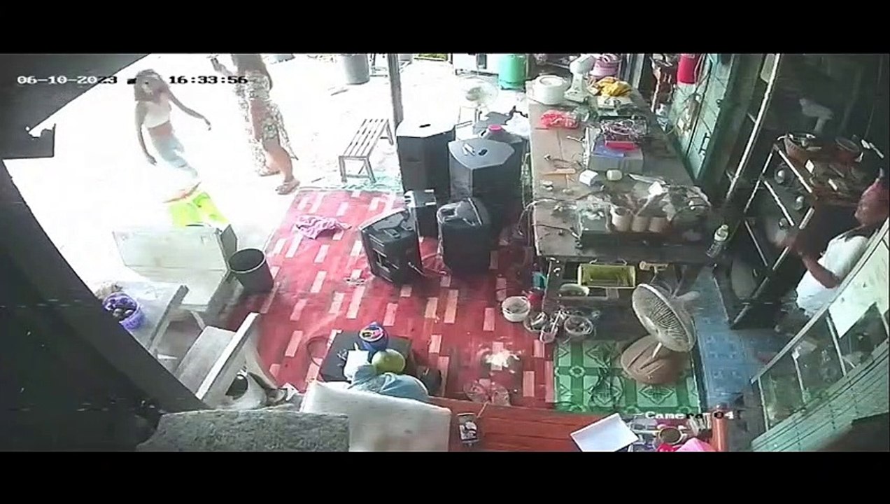 แก๊งโจ๋โหด ถูกทำร้ายนักท่องเที่ยว ขับรถไล่บี้ทุบรถพังยับ