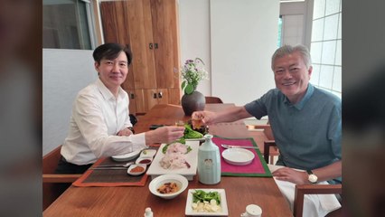 평산 찾아 文 만난 조국 "길 없는 길 걸어가겠다" / YTN