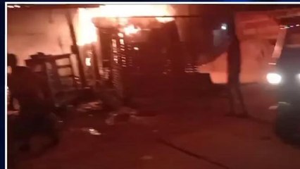 वैशाली: अचानक लगी आधा दर्जन दुकानों में भीषण आग, लाखो का हुआ नुकसान