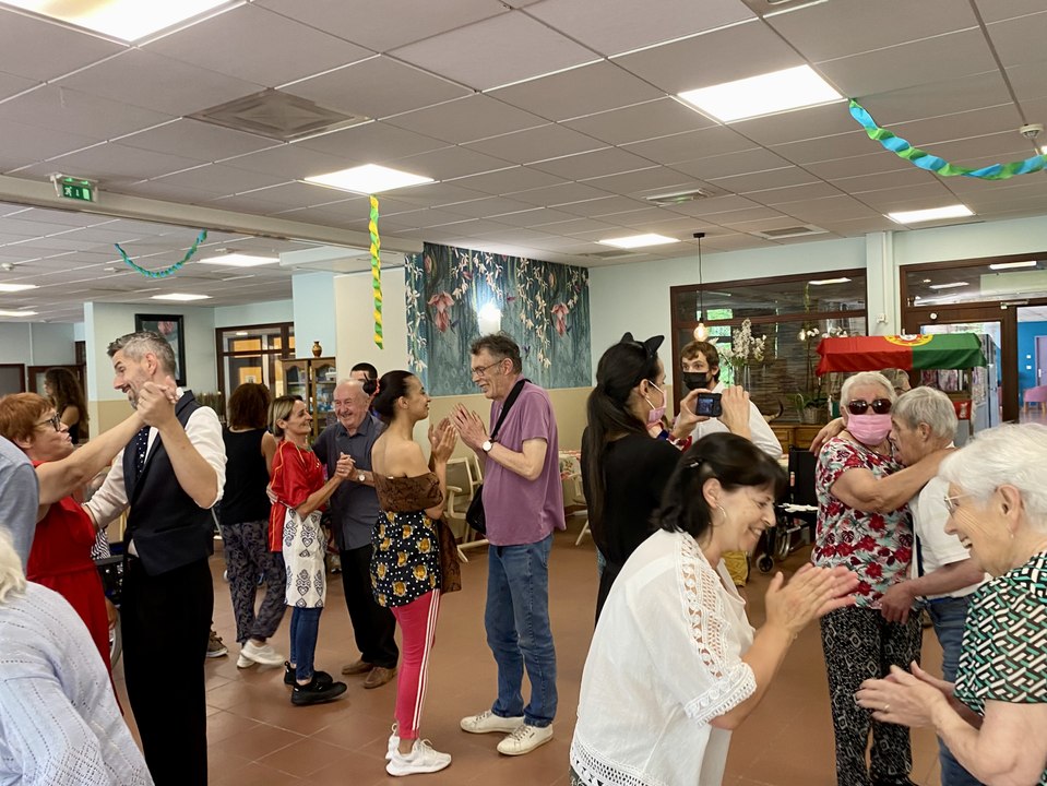 Thé dansant à l'Ehpad l'Ostal du lac, au Crès