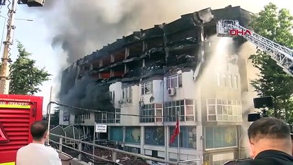 Un incendie se déclare dans la zone industrielle organisée de Başakşehir İkitelli