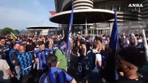 Champions League, l'arrivo dei tifosi dell'Inter a San Siro
