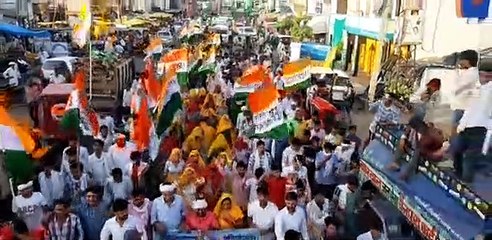 दौसा. हाथों में तिरंगा लेकर लगाए ईआरसीपी के नारे