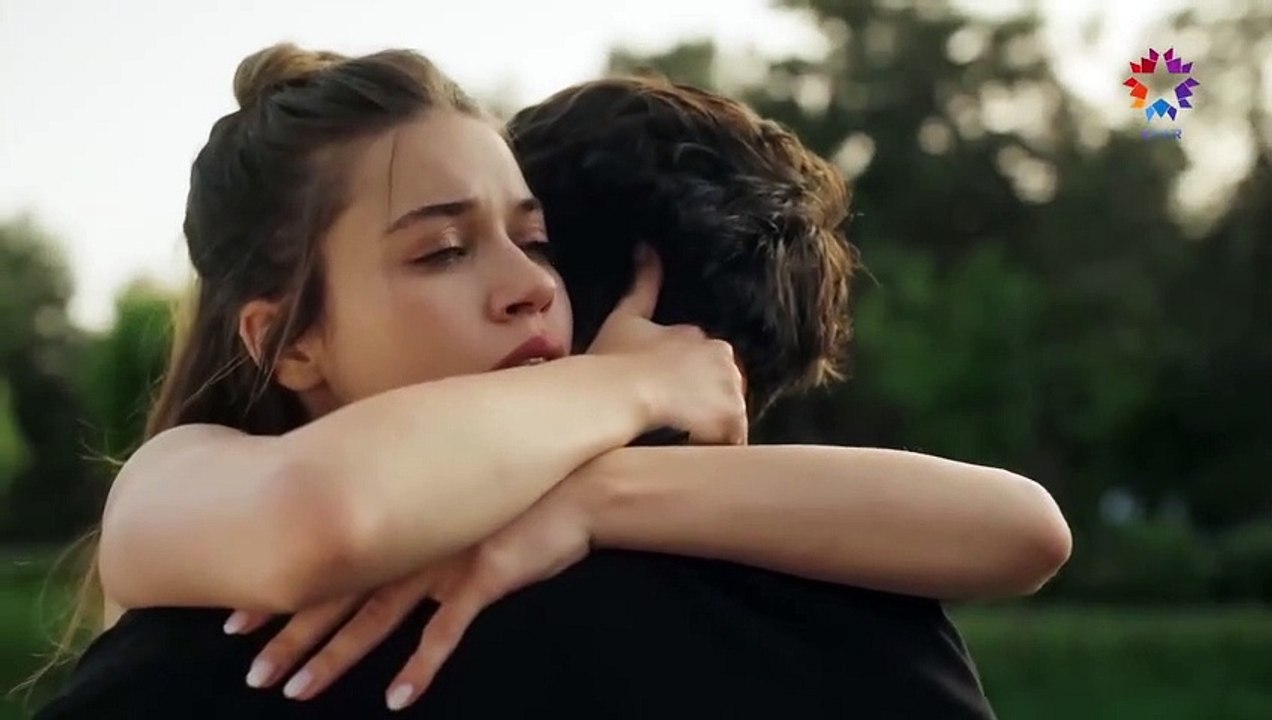 Afra Saraçoğlu ve Mert Ramazan Demir el ele mi? İşte aşk iddialarını körükleyen kare