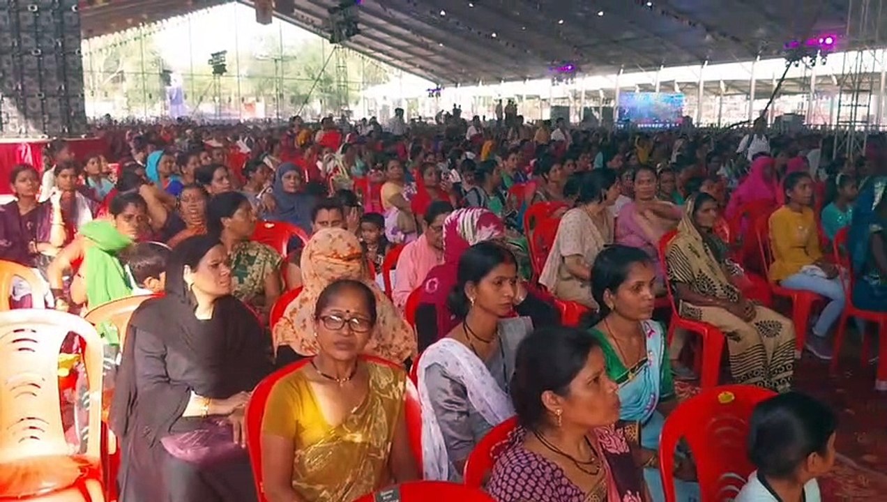 लाडली बहना योजना लॉन्च, मुख्यमंत्री शिवराज ने किया रैंप वॉक, बहनों से की बातचीत - देखें वीडियो