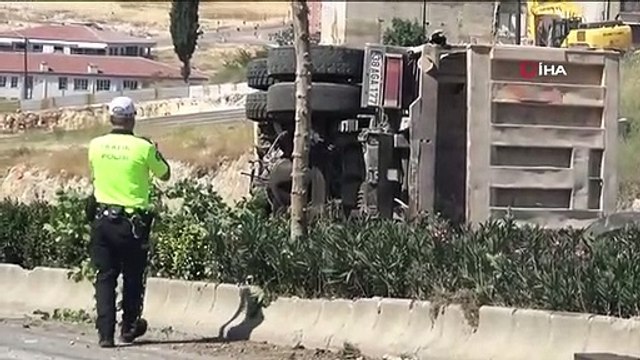 Gaziantep'te freni patlayan kamyon ortalığı savaş alanına çevirdi