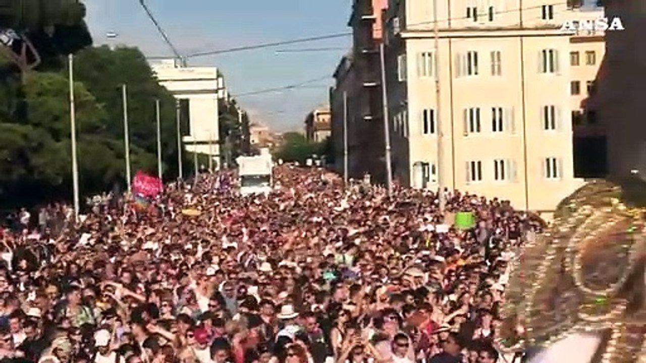 Diritti, Paola e Chiara: "Politica faccia si' che ci sia una vita inclusiva e uguale per tutti"