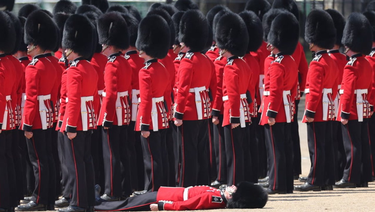 Parade für könig charles zu gefährlich? soldaten reihenweise ohnmächtig
