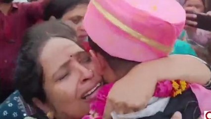 मर्चेंट नेवी के जहाज को नाइजीरिया ने किया रिहा, 9 महीने बाद अपने घर वापस लौटे कानपुर के रोशन अरोरा