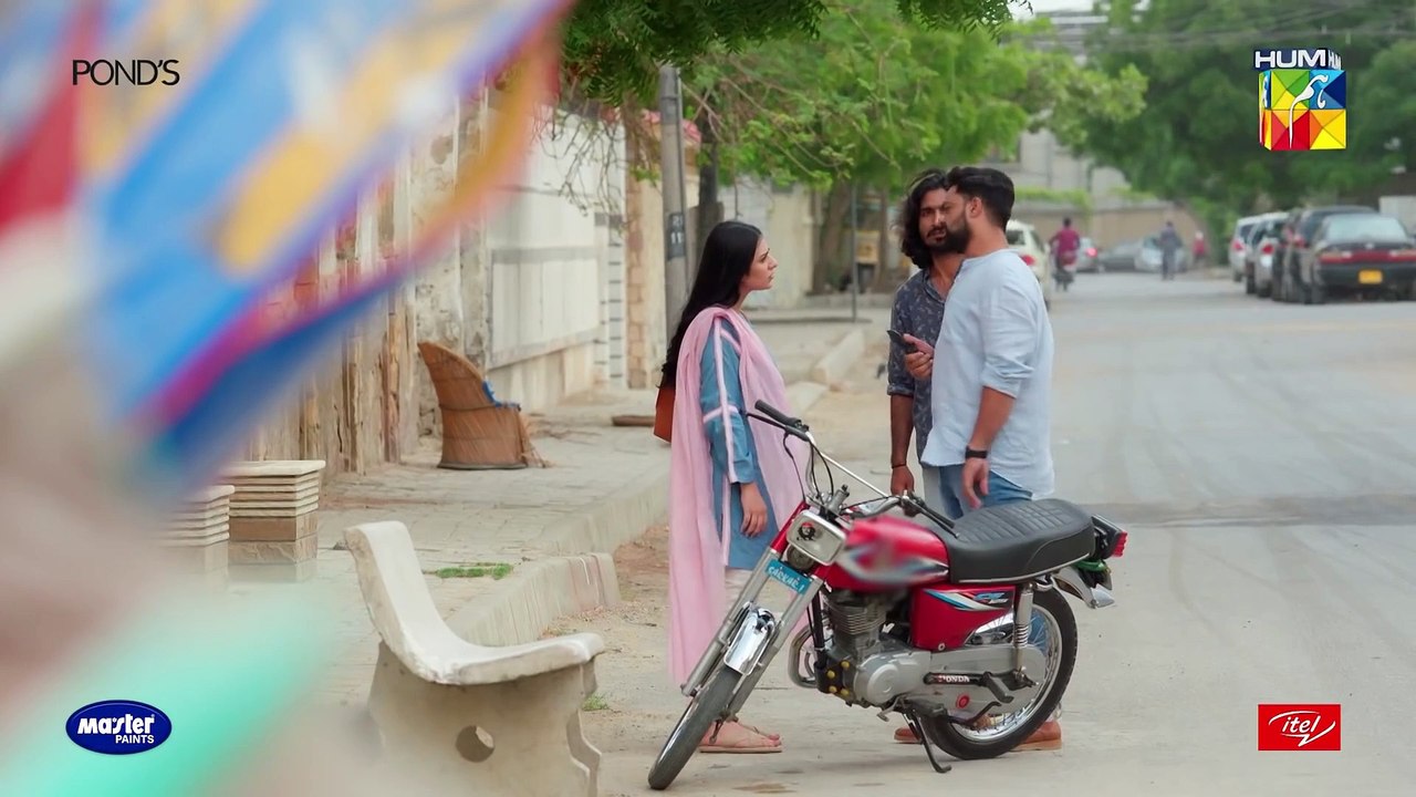 Raasta Poch Rahay Thay.. Achi Tarha Bata Deya..  - Best Moment - #Laapata - HUM TV Drama