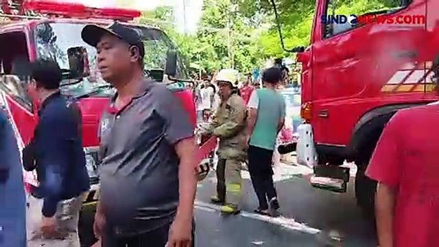 Puluhan Rumah Semi Permanen Terbakar di Pademangan