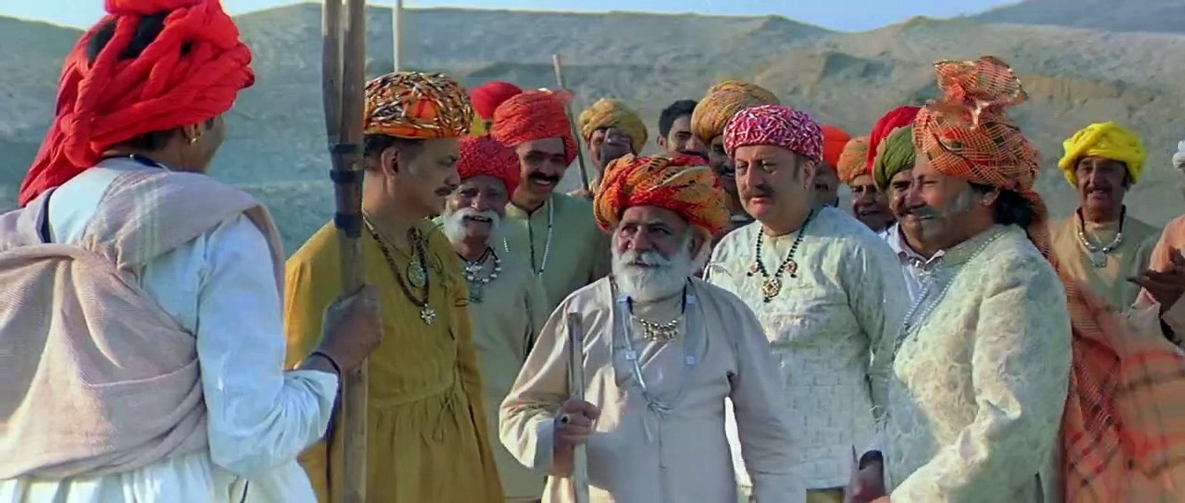 Zare Hatke Zara Bachke Hindi Film Part 1 .6