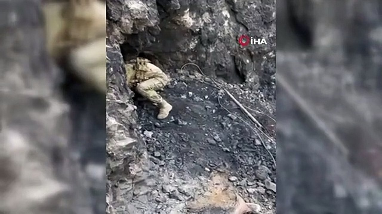 Un grand nombre d'armes et de munitions ont été saisies dans la grotte où les terroristes se sont rendus.