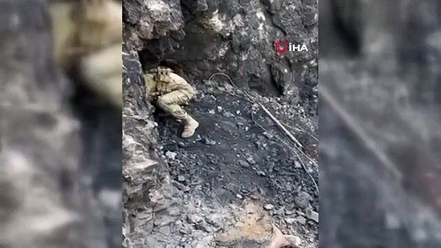 Un grand nombre d'armes et de munitions ont été saisies dans la grotte où les terroristes se sont rendus.