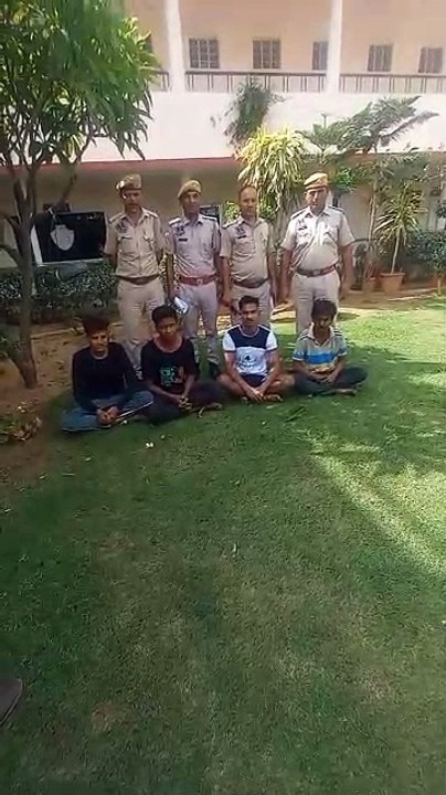 चार शातिर वाहन चोर गिरफ्तार, आधा दर्जन दुपहिया...