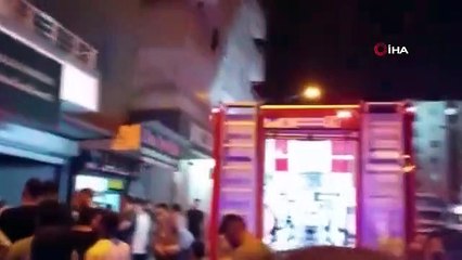 Sigara izmaritinden çıktığı değerlendirilen yangın mağazayı küle çevirdi