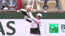 시비옹테크, 테니스 프랑스오픈 2년 연속 우승 / YTN