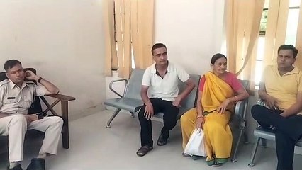 वृद्ध महिला के सोने के कुंडल छीन ले गए बदमाश,,,देखें वीडियो