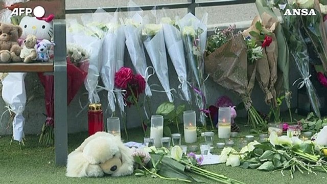 Annecy, lasciati fiori e peluche sul luogo dell'attacco
