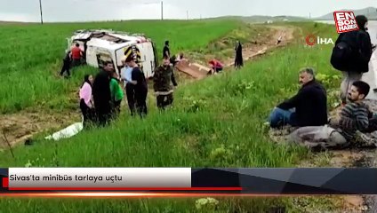 Sivas'ta minibüs tarlaya uçtu