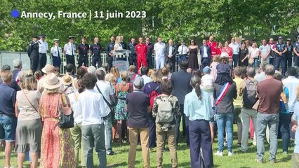 Attaque d'Annecy: émotion et espoir lors du rassemblement en hommage aux victimes