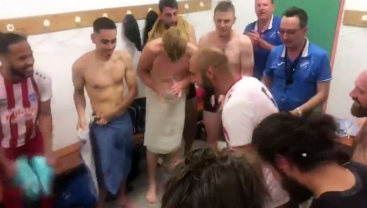 Dernier match de la saison pour la "Une" qui s'impose 4-2 contre Berrwiller 2. Buteurs : Carlos x 2, Edgar et Benjy.. Petite dédicace à notre capitaine Domi qui passe le flambeau pour être entraîneur joueur de notre équipe 2. Bonne réussite à lui !