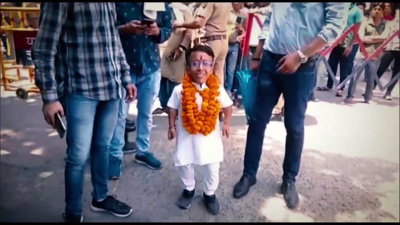3 Feet Tall Man Files Nomination for Municipal Election in Moradabad