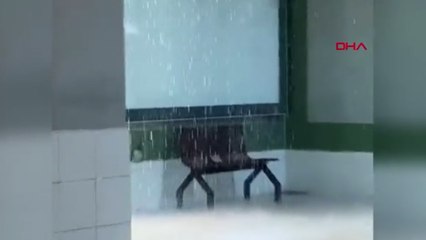 Ankara'da sağanak nedeniyle metro şelaleye döndü