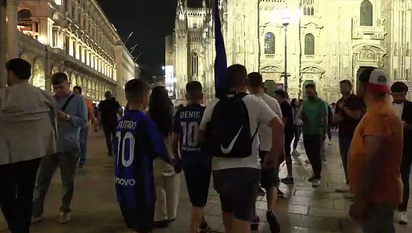 Video Finale di Champions, la delusione dei tifosi dell'Inter a Milano ma alcuni festeggiano comunque