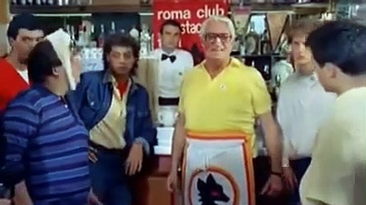 Pippo Franco Mario Carotenuto - E di a questo signore che tuo padre ci ha un recorde...io sono l unico di questo rione che nun é mai stato in galera - scene divertenti da ridere film cult Il tifoso l arbitro e il calciatore 1983